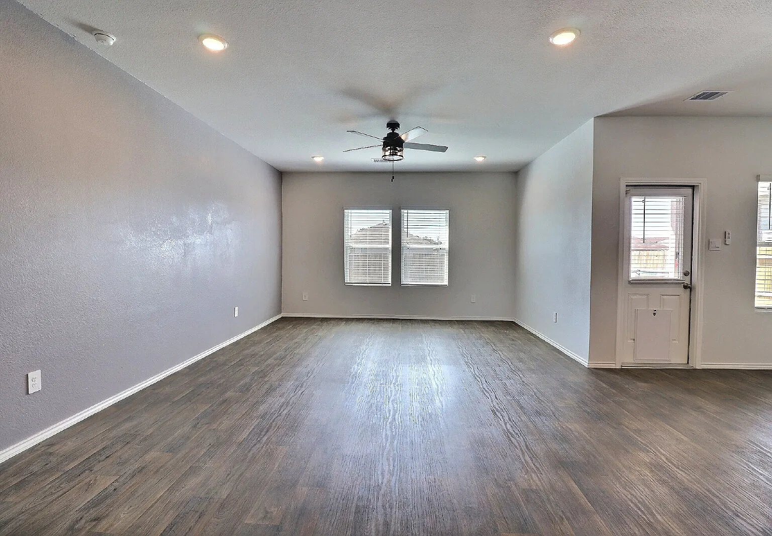 4 bed, 3.0 bath, 2262 sqft, $3,000 — Photo 4