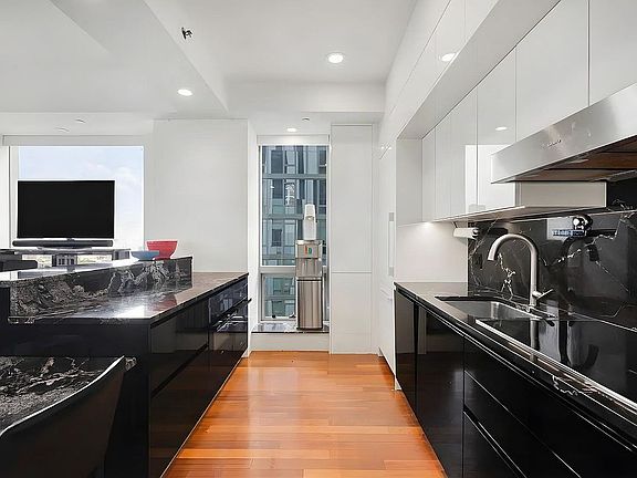 2nd image of 150 Myrtle Ave APT 1601