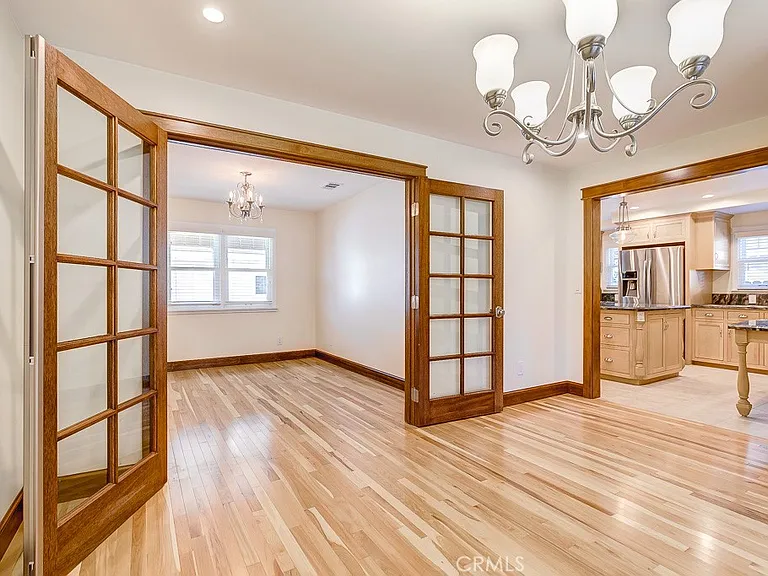 520 N Orange St — Photo 4