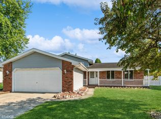 1435 Tanglewood Dr, Schererville, IN 46375