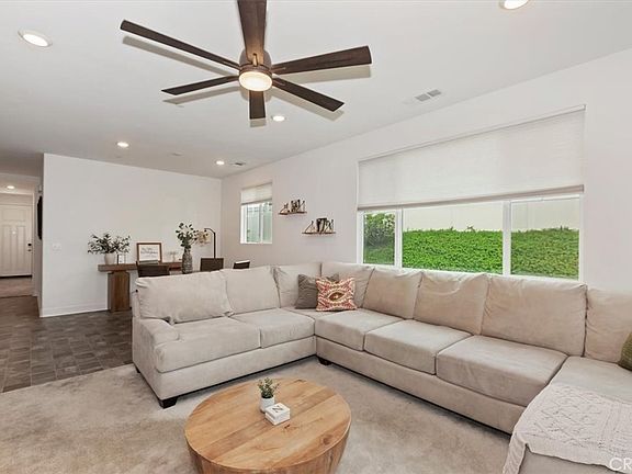 5th image of 360 Elizabeth Ct