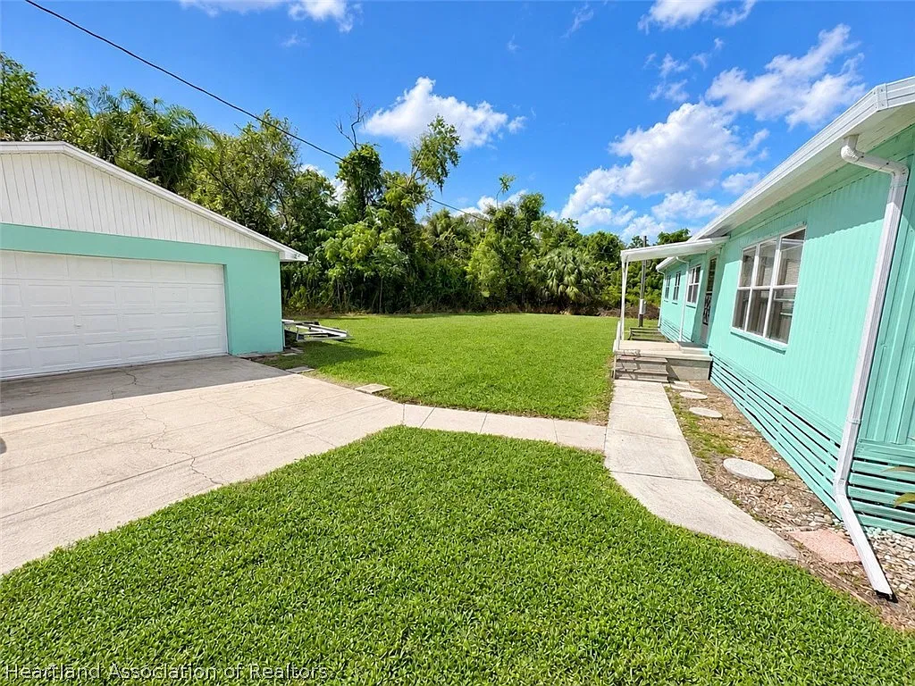 3 bed, 2.0 bath, 1344 sqft, $1,600 — Photo 4
