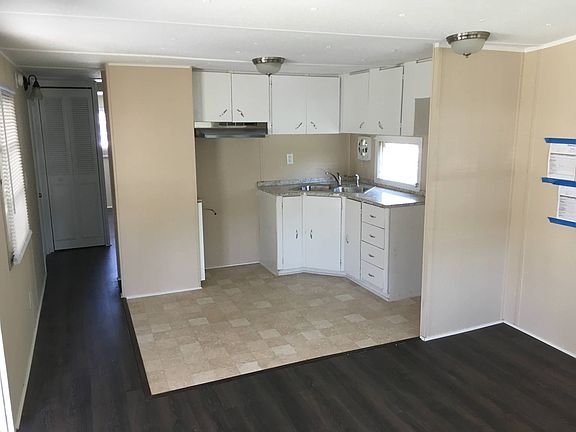 3rd image of 1208 Lee St #85