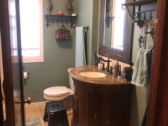 Main floor Bathroom