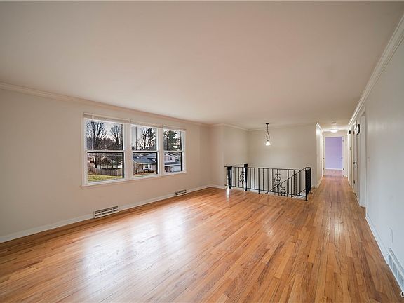 3rd image of 117 Emann Dr