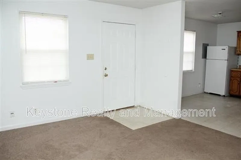 2 bed, 1.0 bath, 850 sqft, $725 — Photo 3