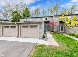 652 Peninsula Ct, Ann Arbor, MI