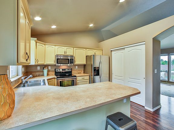 5th image of 18102 E Crescent Dr