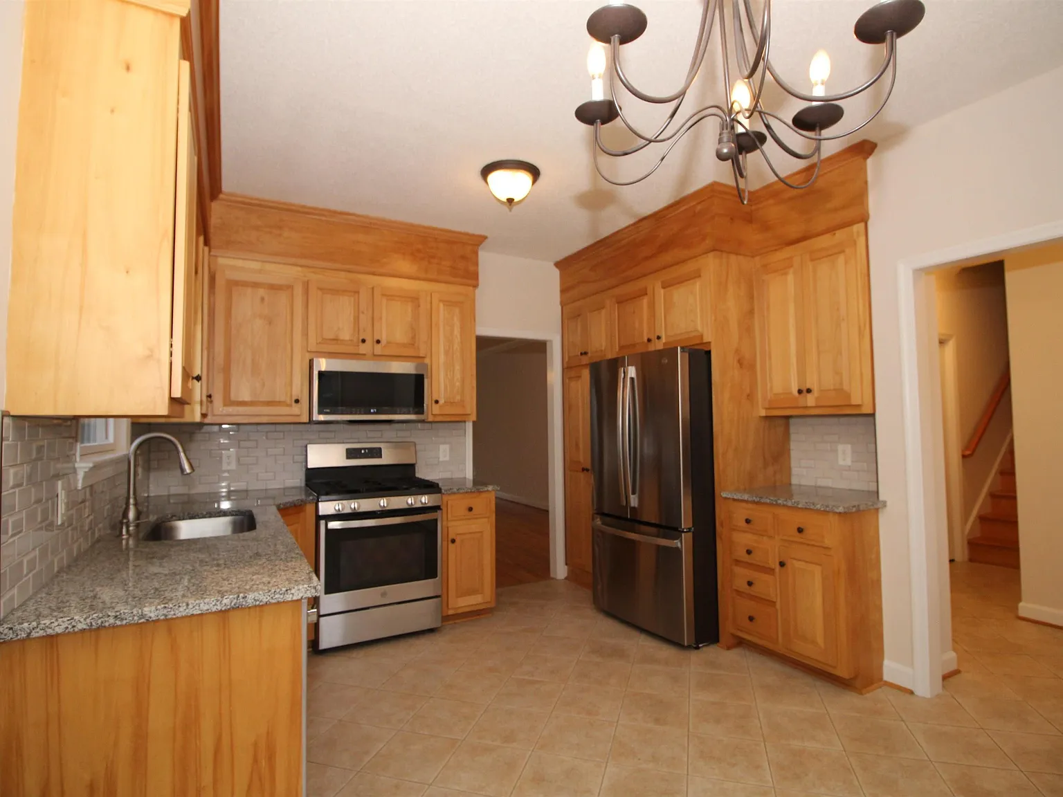 3 bed, 2.5 bath, 1904 sqft, $2,400 — Photo 4