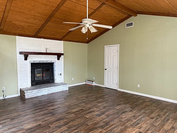 3rd image of 1926 Longview Dr