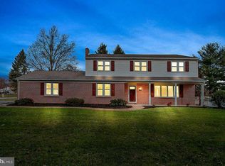 1296 Greenbriar Rd, York, PA 17404