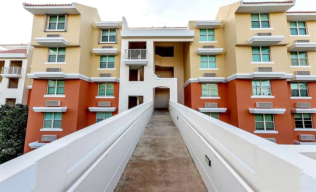 2 bed, 2.0 bath, 2280 sqft, $3,000 — Photo 1