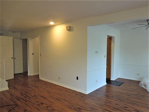 4th image of 208 Walker Dr