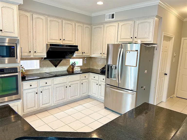 4007 N Beechwood Ct — Photo 6