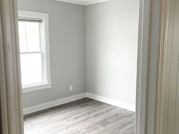 2nd image of 23 Collegeview Ave APT 6