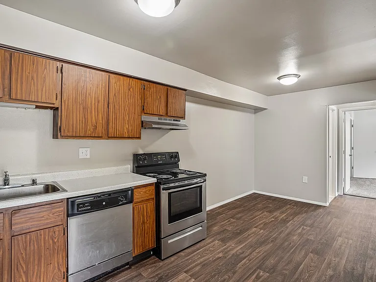 Regency Place Apartments — Photo 32