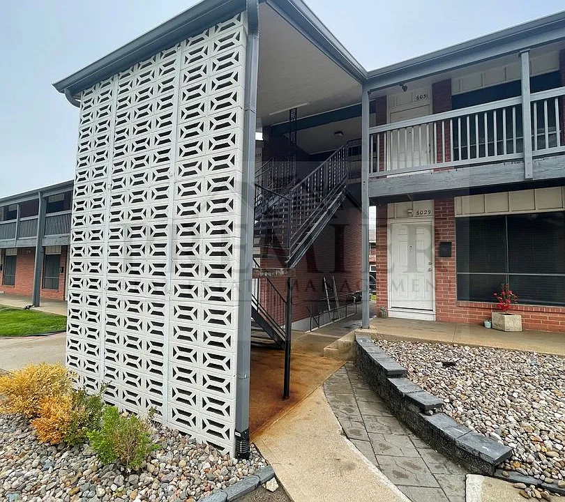 6023 Barton Dr, Shawnee, KS 66203 1 bed 1 bath// Rent: $895 Deposit: $875// 60 West Apartments