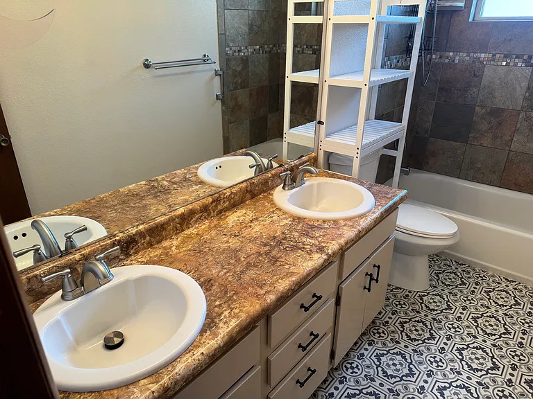 636 Starlight Dr — Photo 11