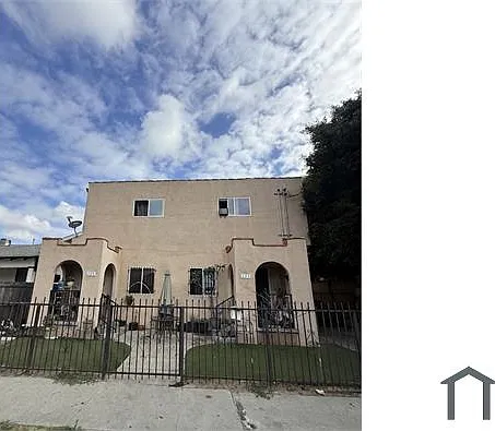 3 bed, $2,970 — Photo 1