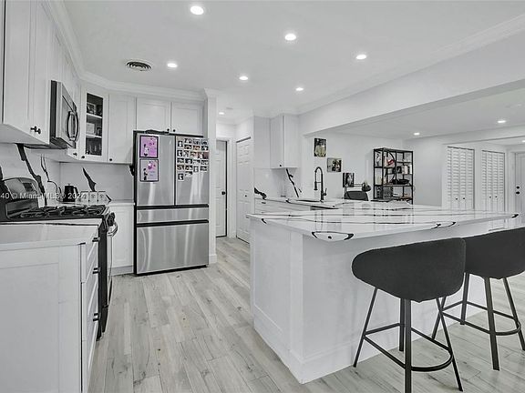 3rd image of 4117 McKinley St #4117