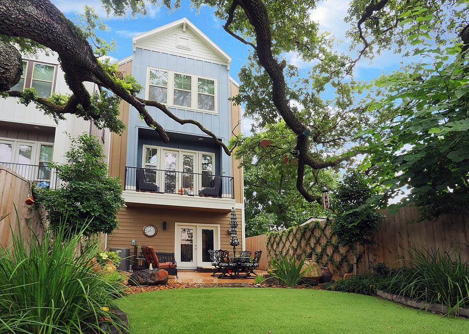 The backyard oasis in the heart of the city!