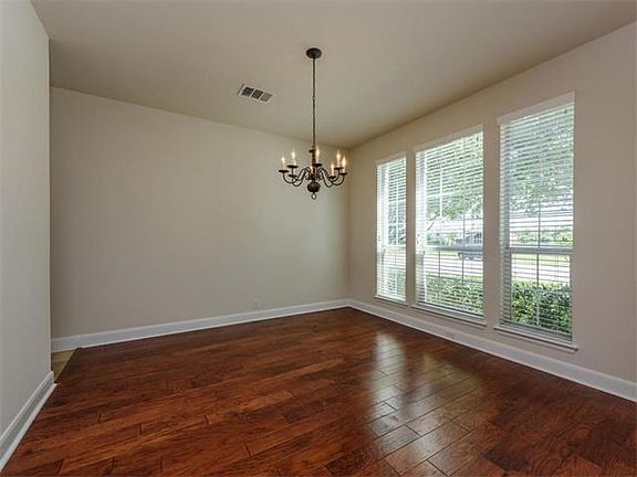 4th image of 2562 Arbor Dr