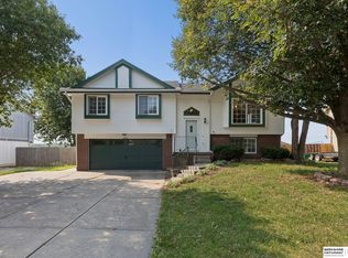 1609 Savannah Dr, Papillion, NE 68133