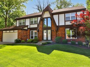 496 Whitree Ln, Chesterfield, MO 63017