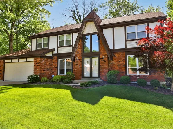 496 Whitree Ln, Chesterfield, MO 63017