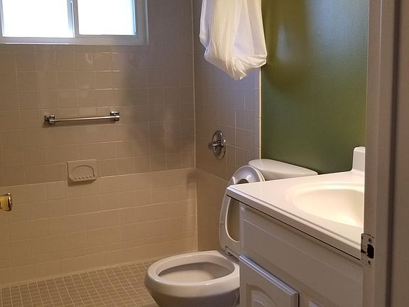 4th image of 1134 S Washington Ave #B