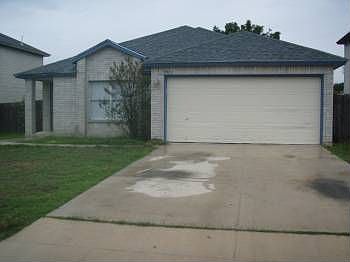 4th image of 7911 Bowens Crossing St