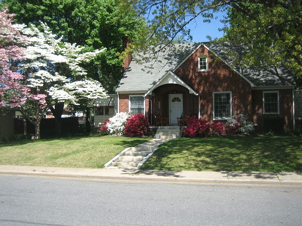2nd image of 1103 Belmont Ave