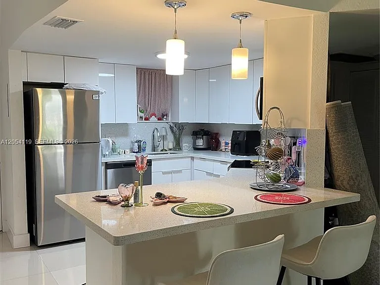8225 Lake Dr #104 — Photo 2
