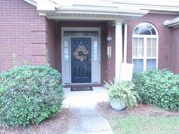 3rd image of 431 Longwood Trl