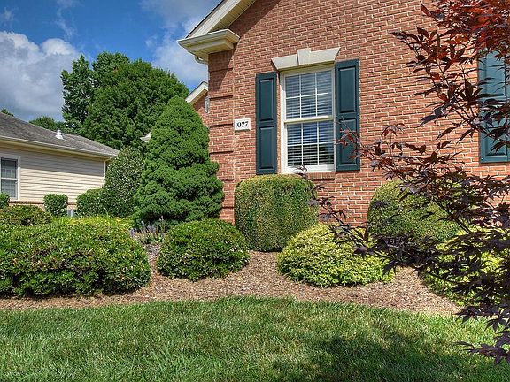 5th image of 1027 Waterbrooke Ln
