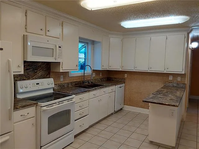2025 Starling Dr — Photo 12