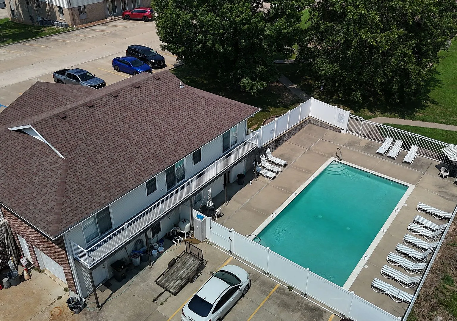 2 Bed, 2 Bath 6-plexwith Private Pool, Playground & Pavilion — Photo 3