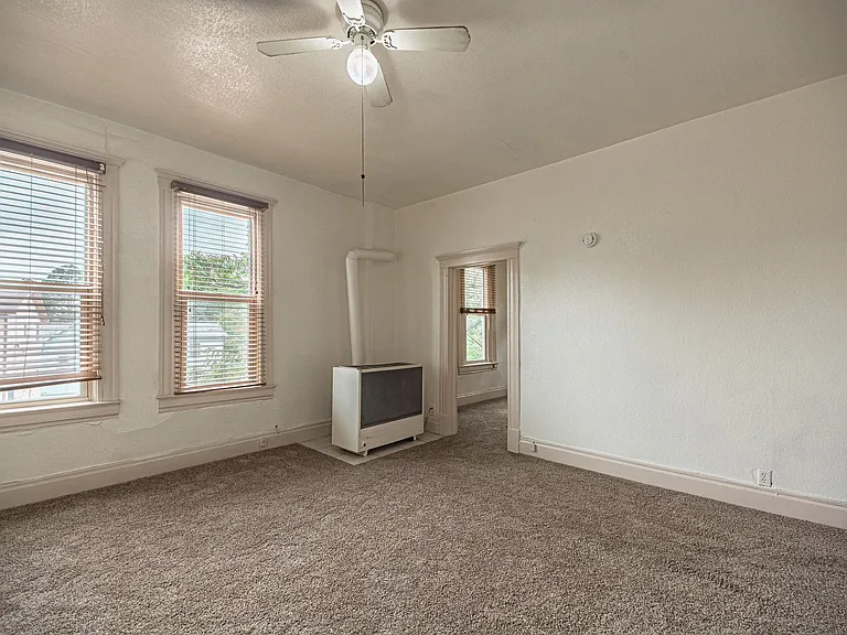 207 Midway Ave — Photo 10