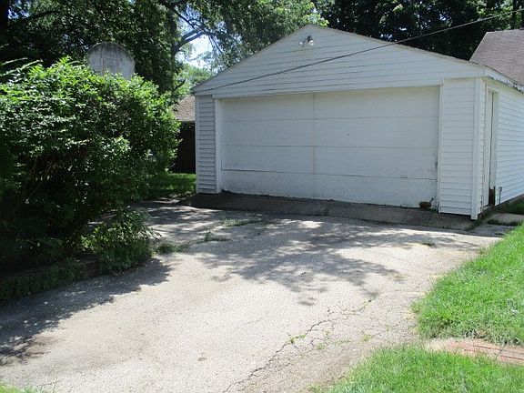 4th image of 2225 Latham St
