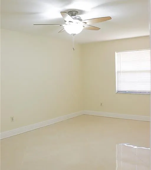 18645 Miami Blvd — Photo 11
