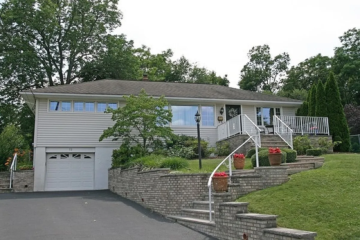12 Lynwood Pl photo 1