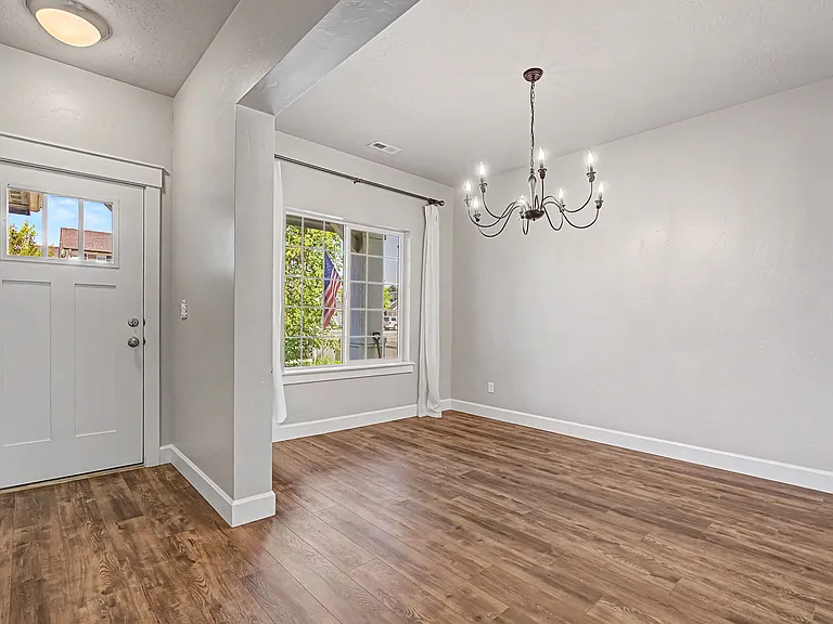 5140 N Elmstone Ave — Photo 6