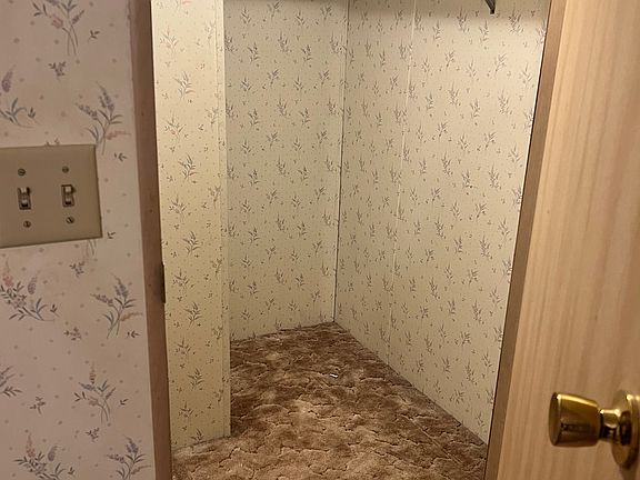 4th image of 2100 Lori Dr