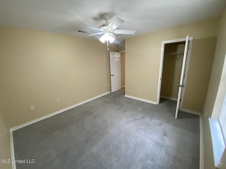 16074 N April Dr — Photo 16
