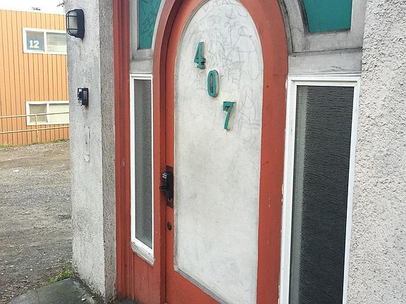 3rd image of 407 NE 45th St #17163587
