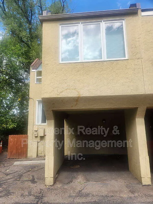 3 bed, 2.0 bath, 1049 sqft, $2,800 — Photo 2