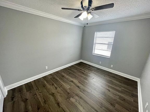 5th image of 910 Alicia Ave APT 4C