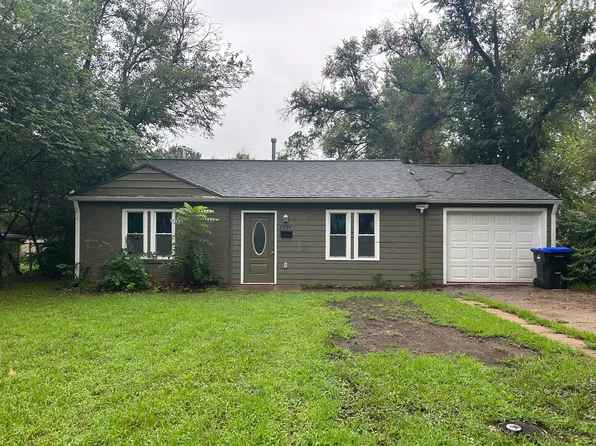 2509 SW Valley Brook Ln, Topeka, KS 66614