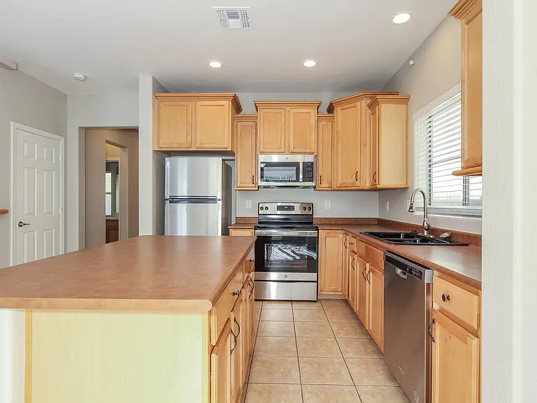 4665 E Olney Ave — Photo 8
