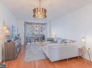 4801 Fairmont Ave APT 411, Bethesda, MD 20814